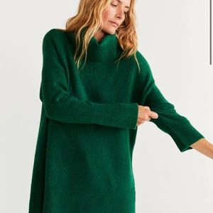 Oversized knit sweater.